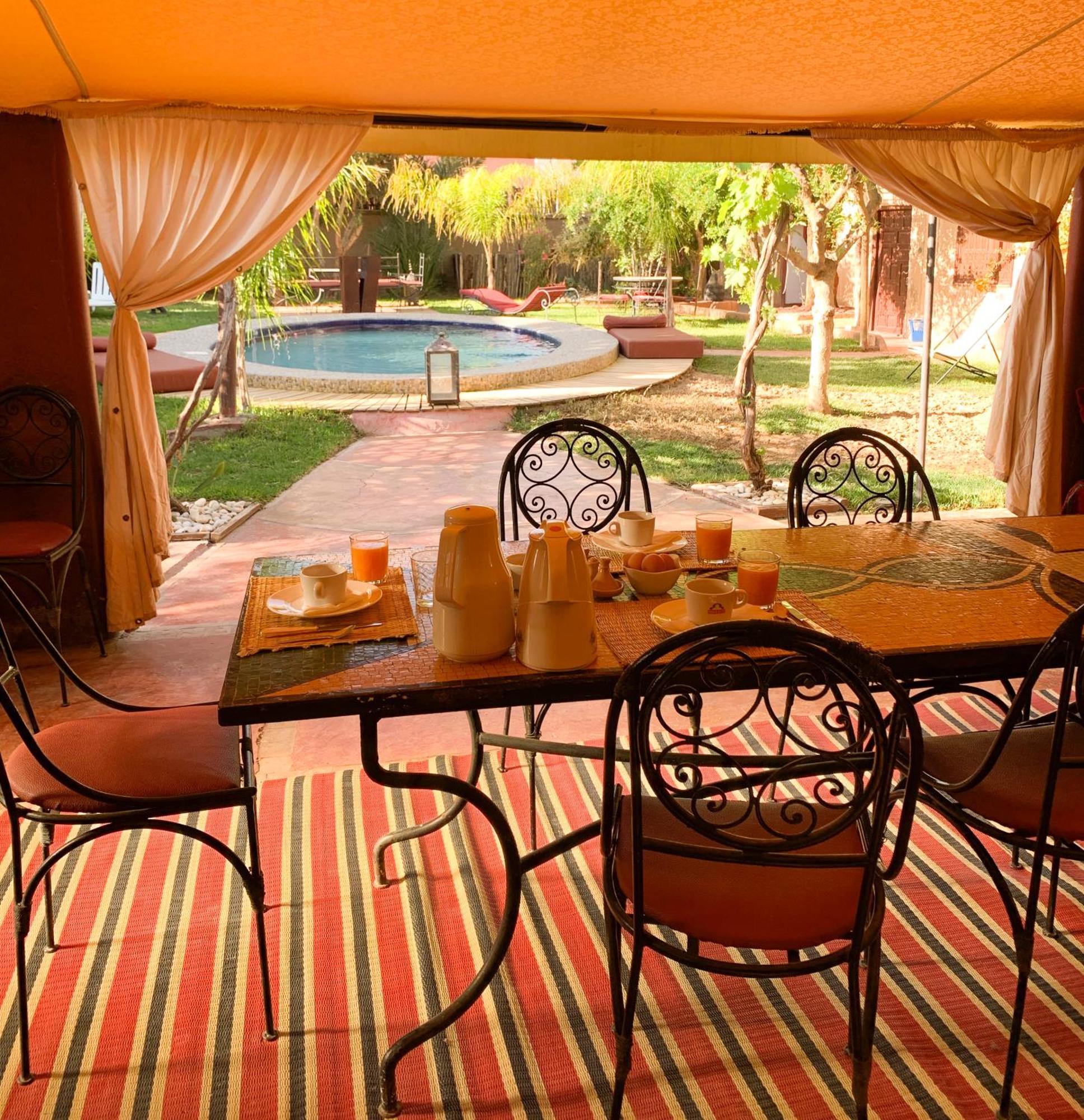 Couette-café Relais Esmeralda 3*
